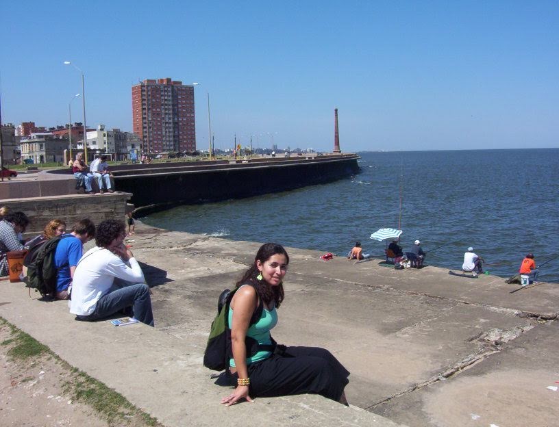 Viagem de 5 dias pela Capital do Uruguai nos tempos de faculdade de arquitetura…meu primeiro contato com o estilo Europeu…hehehe, sim Montevideo tem este estilo..eh soh caminhar pelas pracas e se tranportar para Europa, nao tao movimentada como sua vizinha Buenos Aires…a cidade eh limpa e de poucos jovens nas ruas…noite badaladérrima…tive um otimo guia Uruguaio: Ricardo Morales Suárez.