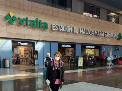 Cidade que foi apenas uma conexão entre Marrocos e Córdoba. Cheguei em Málaga de avião vindo de Agadir com intenção de partir para Córdoba via trem. Passei um dia na cidade, que me pareceu muito limpa e organizada. Málaga é a segunda maior cidade da Andaluzia , possui praias lindas que ainda vou retornar pra ver.